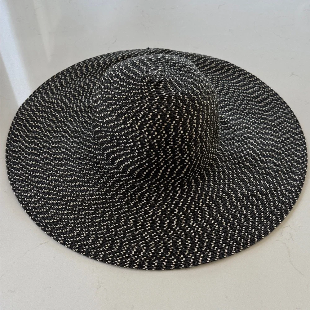 Old Navy Black and White Woven Hat Sz: L/XL